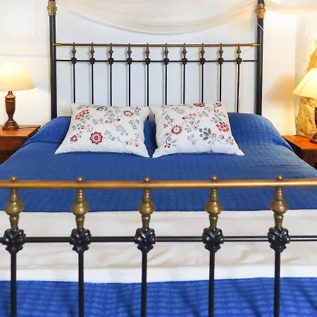 Zoes Traditional Apartments, Larnaca
